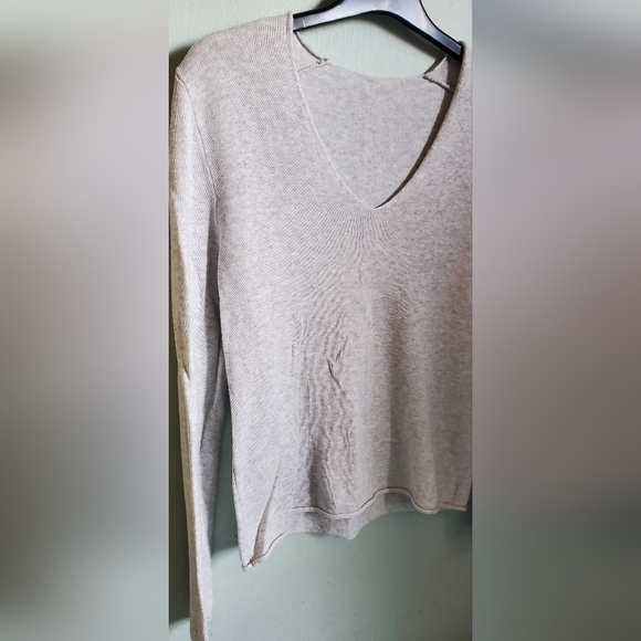 Brandy Melville 4-Piece Long Sleeve Shirt Bundle - Picture 15 of 16